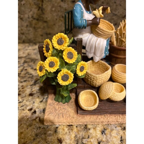 Annie Lee “Weavin’ Sunshine” – Sass ’n Class Figurine (2005) - No Box - Picture 4 of 13